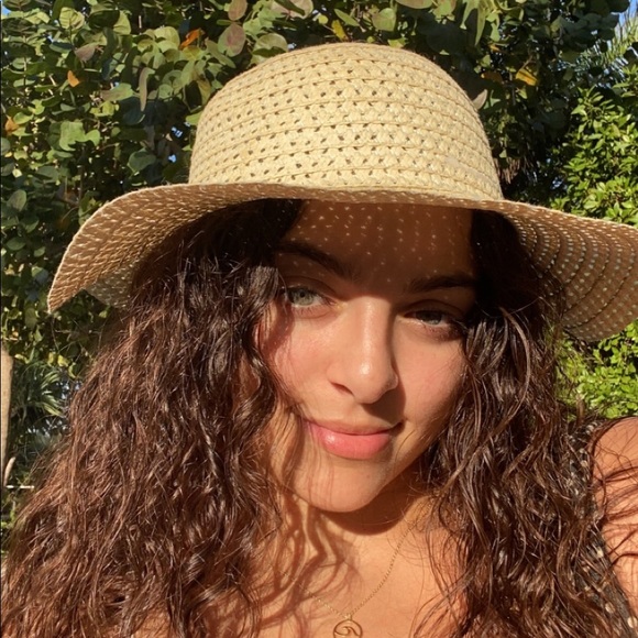 Meet your Posher, Daniella - Picture 1 of 1